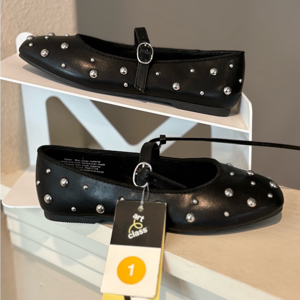 Art Class Big Girls Size 1 Ballet Flats with Adjustable Strap Black Silver Studs